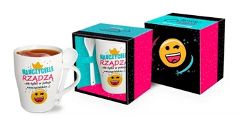 DZIEŃ NAUCZYCIELA KUBEK 340 ML. Z ŁYŻECZKĄ NAUCZYCIELE RZĄDZĄ PAMIĄTKA